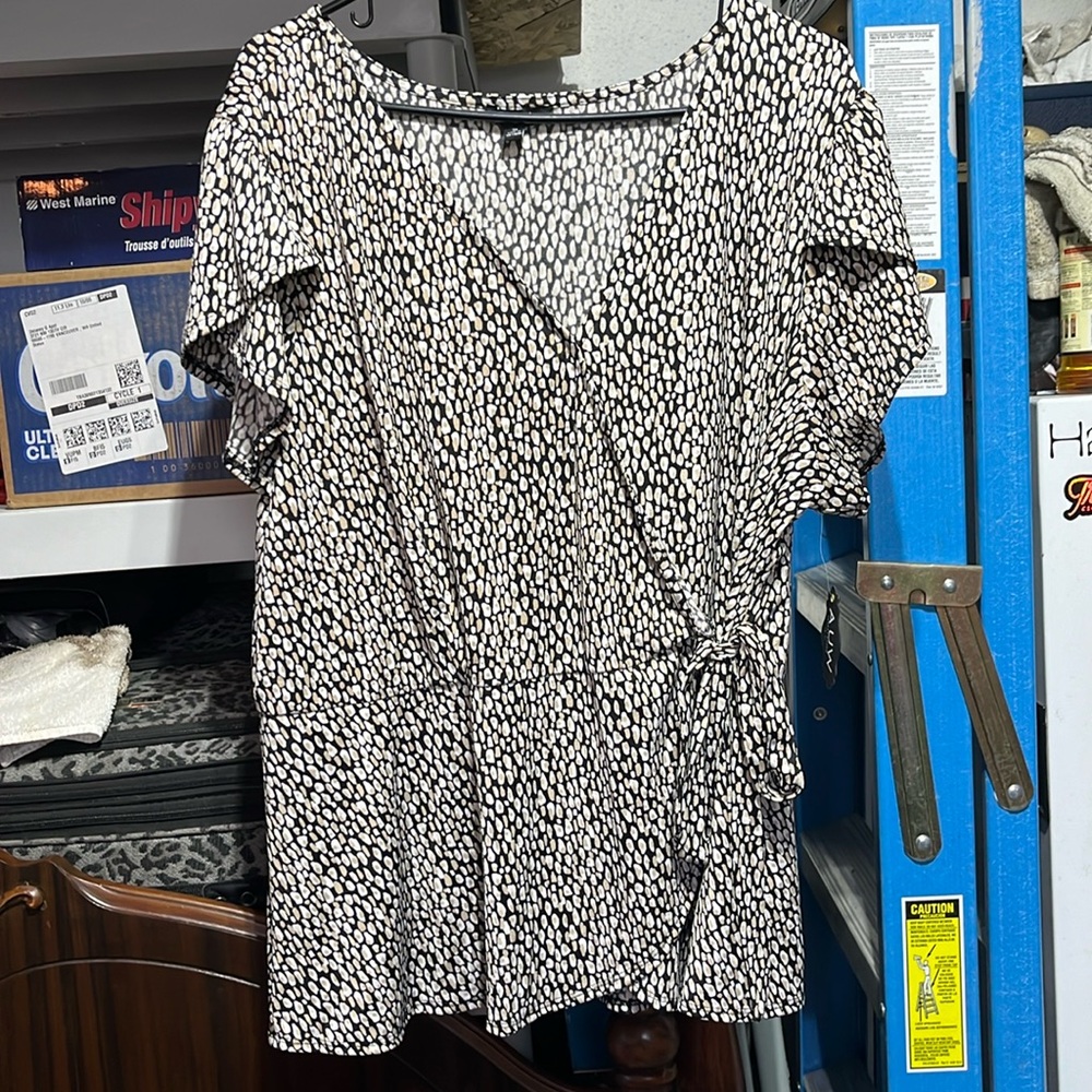 Brand new AUW top